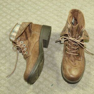 Austin Trading Company Women's 8M Brown Fold Down Quilted Lace Up Boots